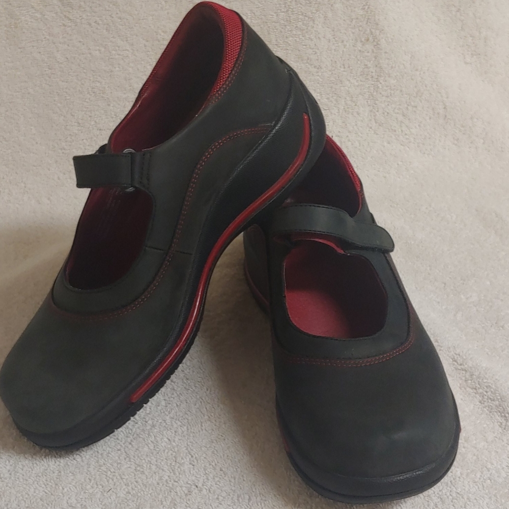 Rare Dansko black/red nubuck leather like new sz.39